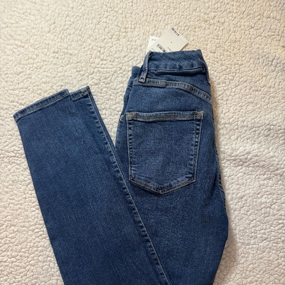 Good American Good Legs Crop Jeans - Picture 3 of 8